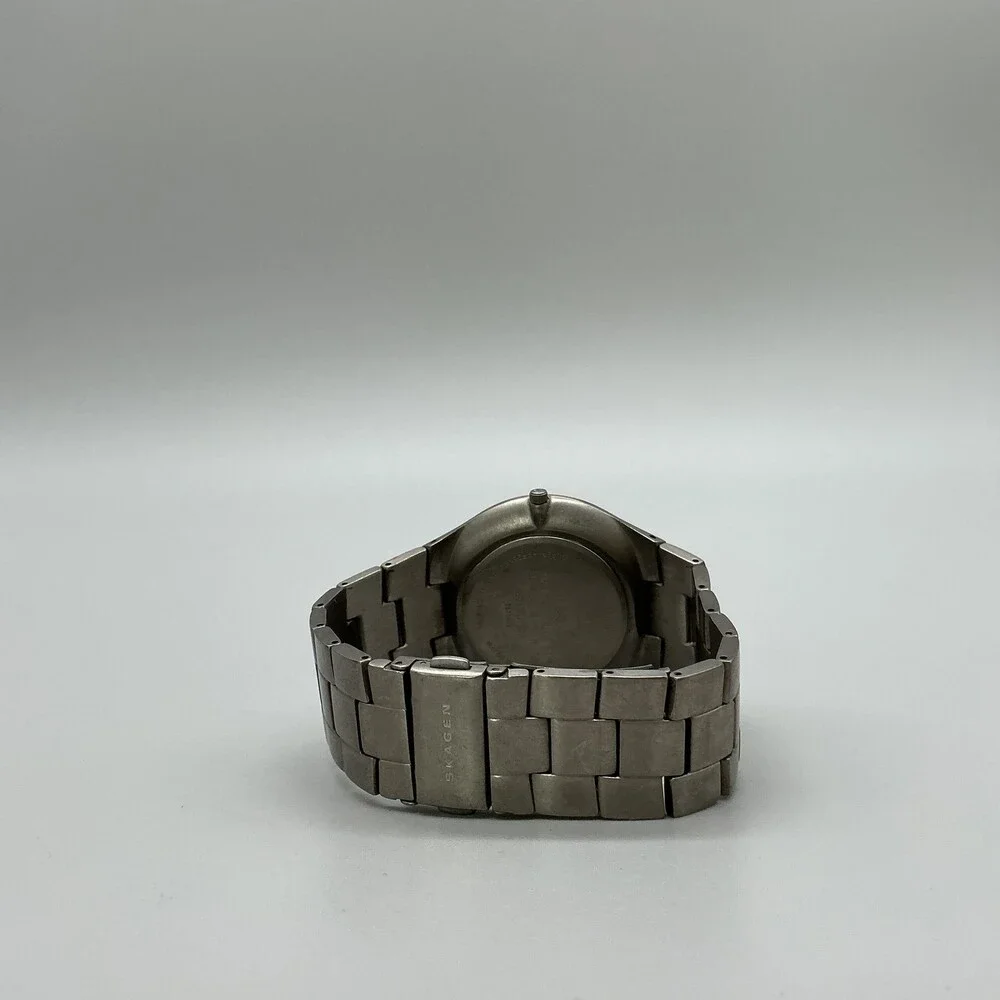Skagen 801XLTKM Mens Watch 40mm Gray Black Dial Titanium New Battery 6.75